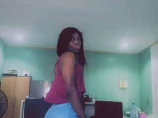 Transgirl travesti soumise