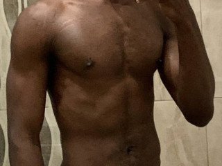 Jeune homme pour femme mûre