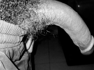 Jeune homme offre services sexuel