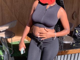 Disponible pour satisfaire vos désirs les plus chères