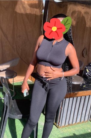 disponible-pour-satisfaire-vos-desirs-les-plus-cheres-big-0