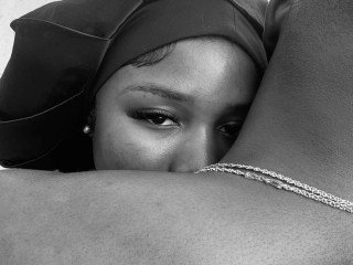 Viril. Respectueux. Efficace au lit.”