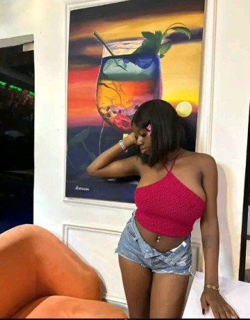 mignonne-propre-sexuelle-et-respectueuse-big-0