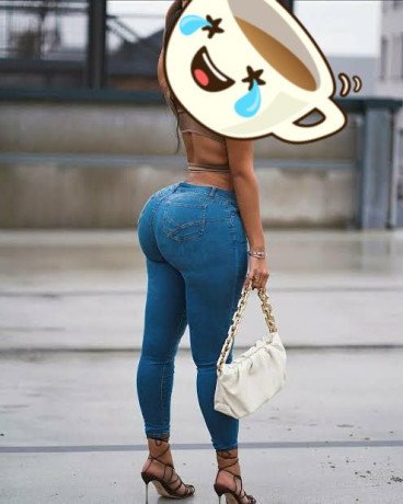 orlande-etudiante-fait-massage-prostatique-pipe-baise-big-1