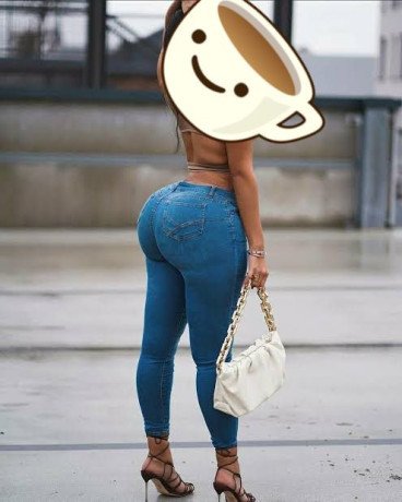 orlande-etudiante-fait-massage-prostatique-pipe-baise-big-0