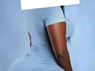 Grosse pute Elsa offre massage erotique pipe baveuse baise