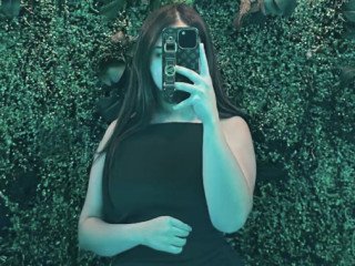 Une femme douce elegante qui fait l’anal