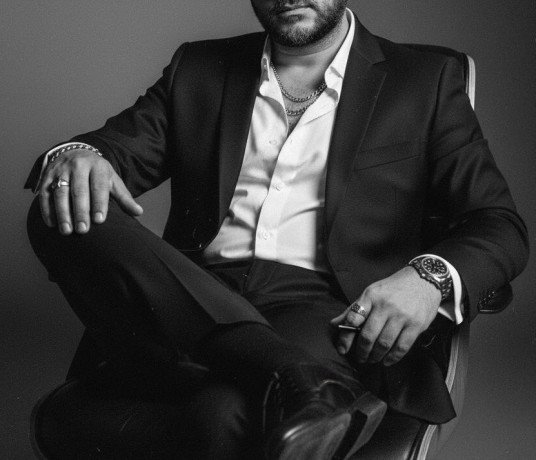 un-homme-dominant-charmant-big-2